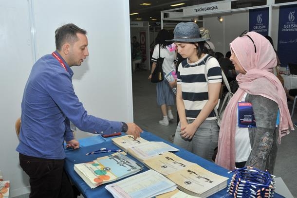 KMÜ, Üniversite Tanıtım Fuarına Katıldı 8