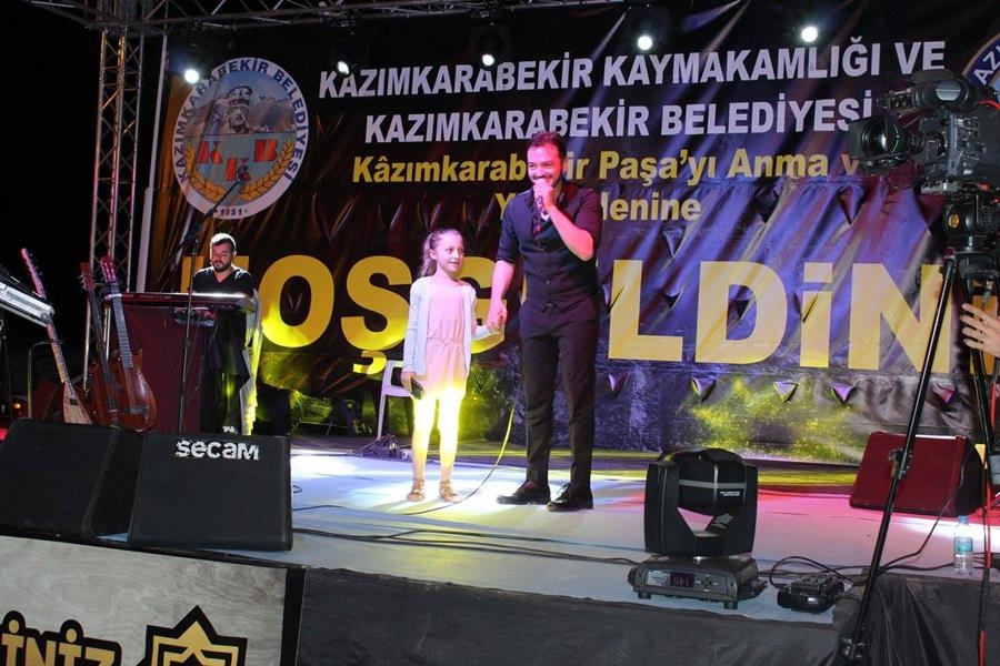 Kazımkarabekir’de Orhan Ölmez Sahne Aldı 10