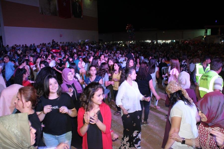 Kazımkarabekir’de Orhan Ölmez Sahne Aldı 12