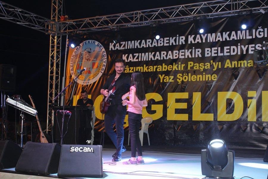 Kazımkarabekir’de Orhan Ölmez Sahne Aldı 17