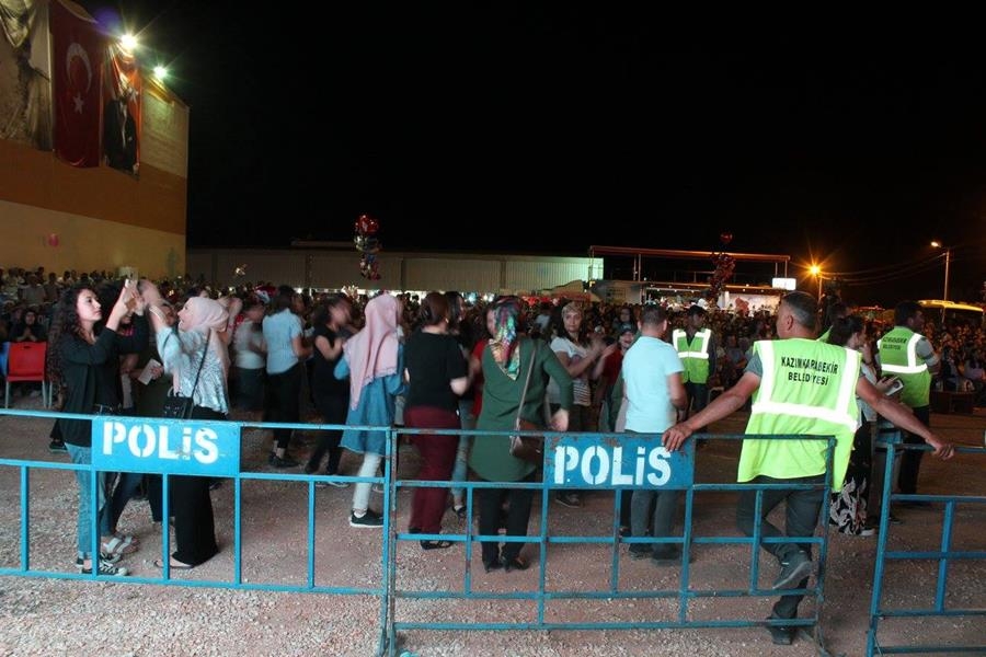 Kazımkarabekir’de Orhan Ölmez Sahne Aldı 18