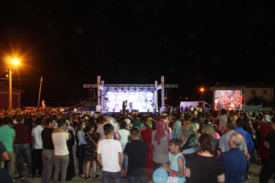 Kazımkarabekir’de Orhan Ölmez Sahne Aldı 7