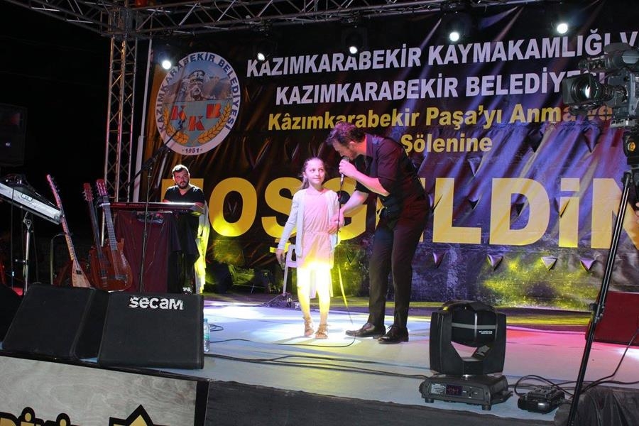 Kazımkarabekir’de Orhan Ölmez Sahne Aldı 8