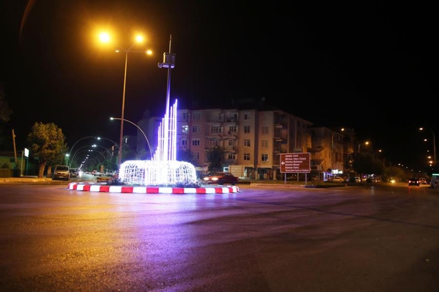 Karaman'da Kavşaklar Led Işıklarla Süslendi 3