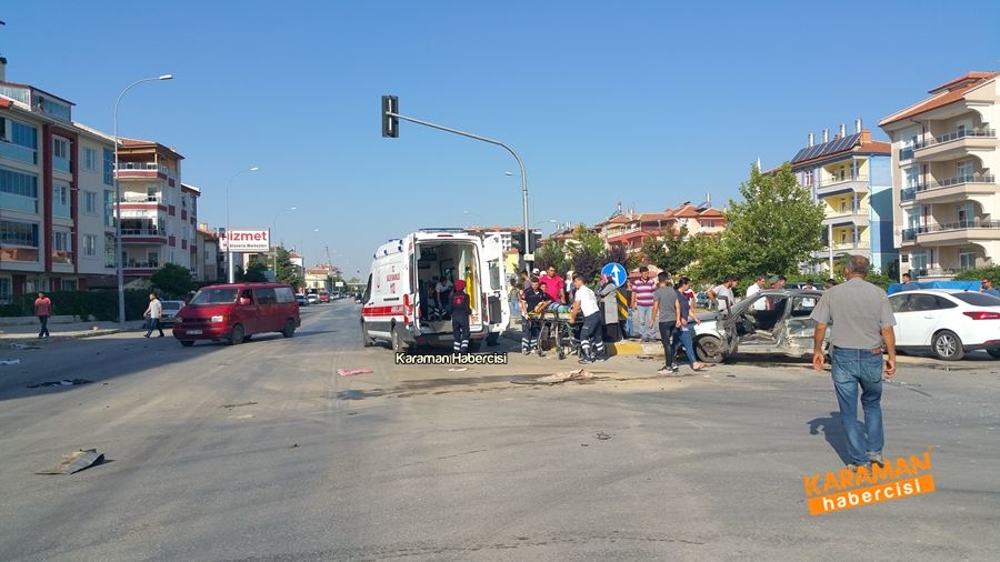 Karaman’da 3 Araç Birbirine Girdi 1