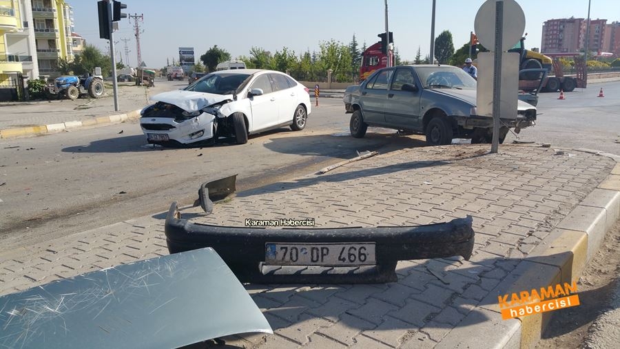 Karaman’da 3 Araç Birbirine Girdi 10