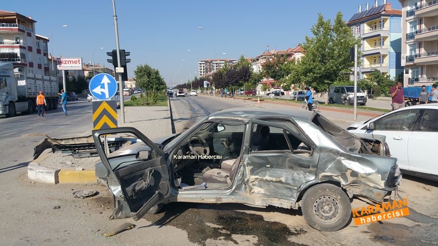 Karaman’da 3 Araç Birbirine Girdi 12