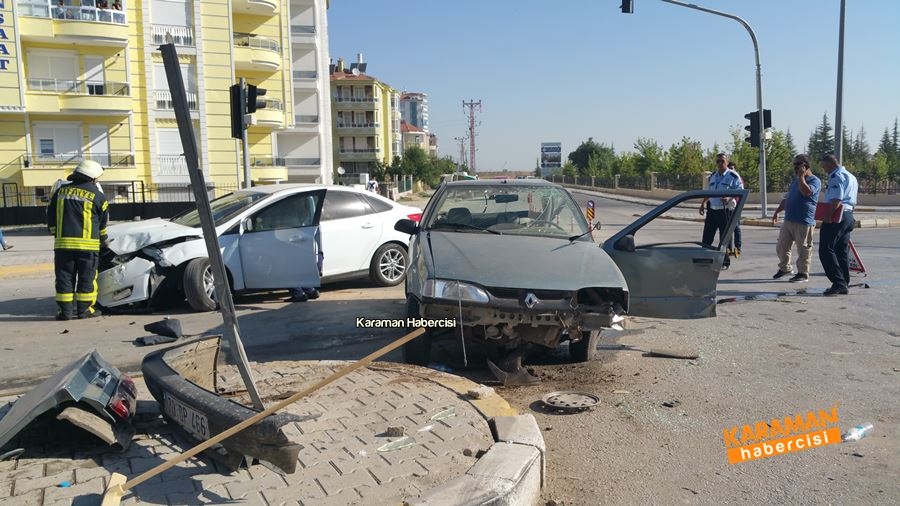 Karaman’da 3 Araç Birbirine Girdi 15