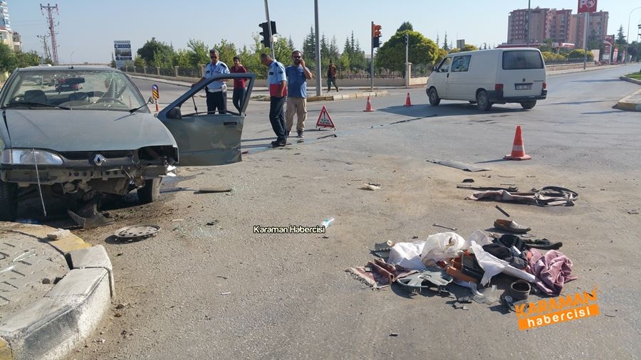 Karaman’da 3 Araç Birbirine Girdi 16