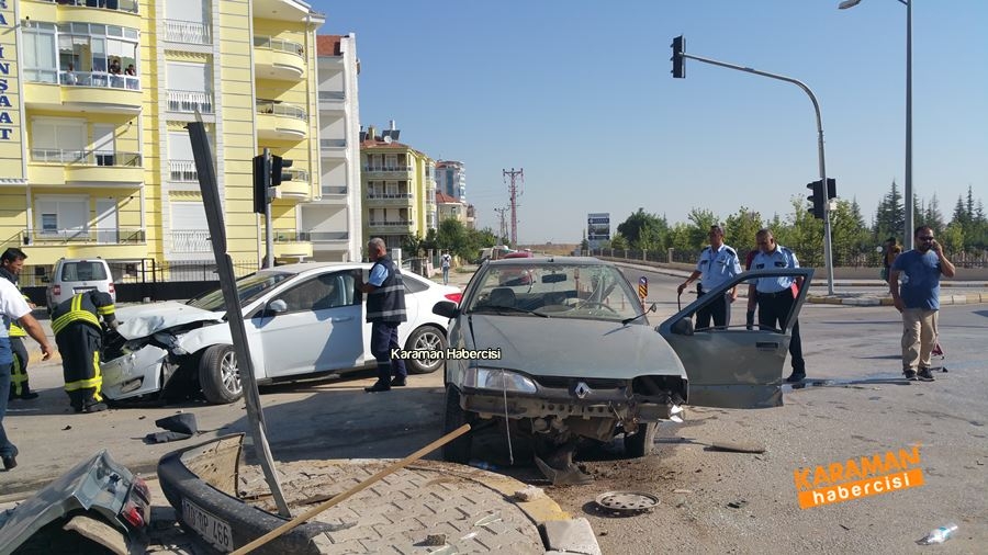 Karaman’da 3 Araç Birbirine Girdi 17