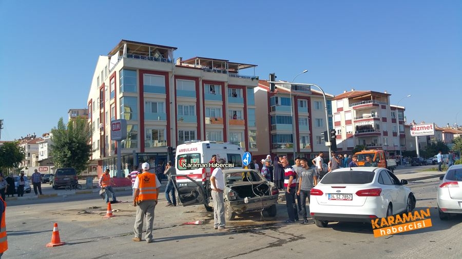 Karaman’da 3 Araç Birbirine Girdi 2