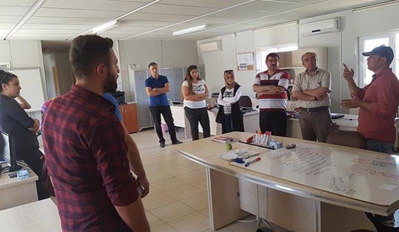 Stajyer Öğrencilere Elma Bahçesinde Eğitim 8