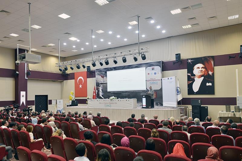 “Bilim ve Eğitim - Öğretim Dili Türkçe” Konulu Panel 19