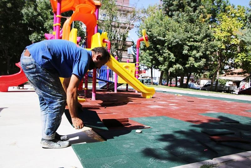 Karaman'da Oyun Parkları Kauçuk İle Kaplanıyor 1