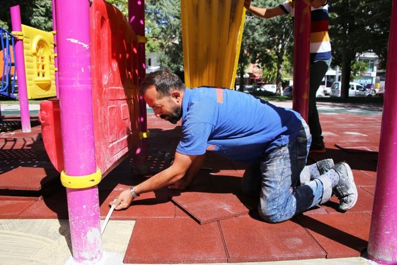 Karaman'da Oyun Parkları Kauçuk İle Kaplanıyor 3