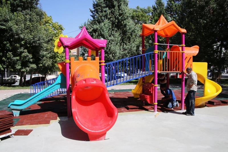 Karaman'da Oyun Parkları Kauçuk İle Kaplanıyor 4