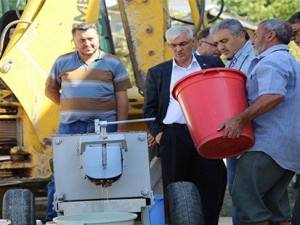 Sipariş Edilen 25 Makinadan İlki Burhan Köyü'ne Teslim Edildi