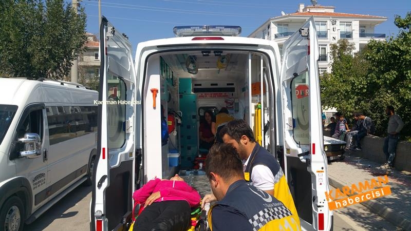 Karaman’da Yoldan Çıkan Otomobil Liseli Gençlere Çarptı 4