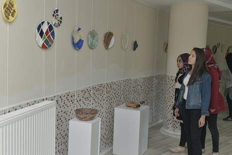 KMÜ'de Üç Günlüğüne Topraktan Tasarıma Sergi 9