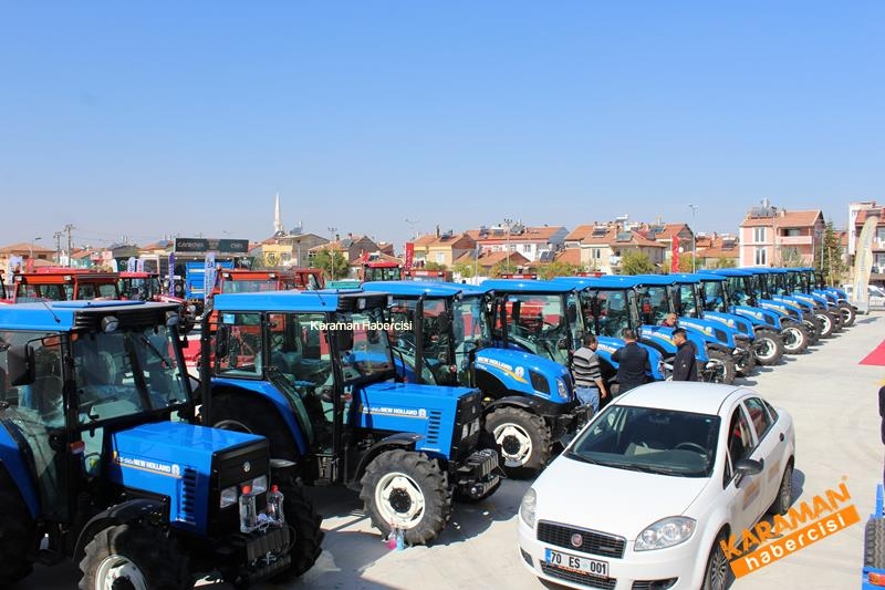 New HOLLAND TT-4 Özkurt Traktör İle Fuarda 10