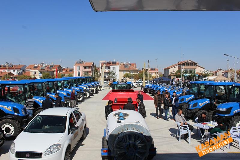 New HOLLAND TT-4 Özkurt Traktör İle Fuarda 11