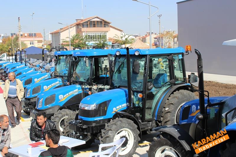 New HOLLAND TT-4 Özkurt Traktör İle Fuarda 13