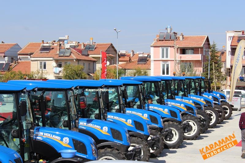 New HOLLAND TT-4 Özkurt Traktör İle Fuarda 14