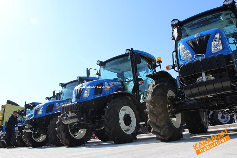 New HOLLAND TT-4 Özkurt Traktör İle Fuarda 4