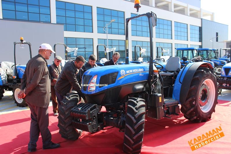 New HOLLAND TT-4 Özkurt Traktör İle Fuarda 5