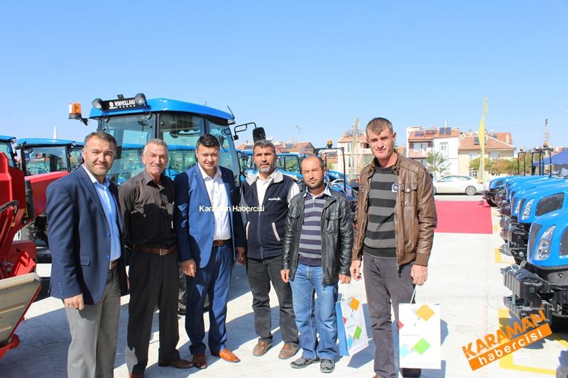 New HOLLAND TT-4 Özkurt Traktör İle Fuarda 8