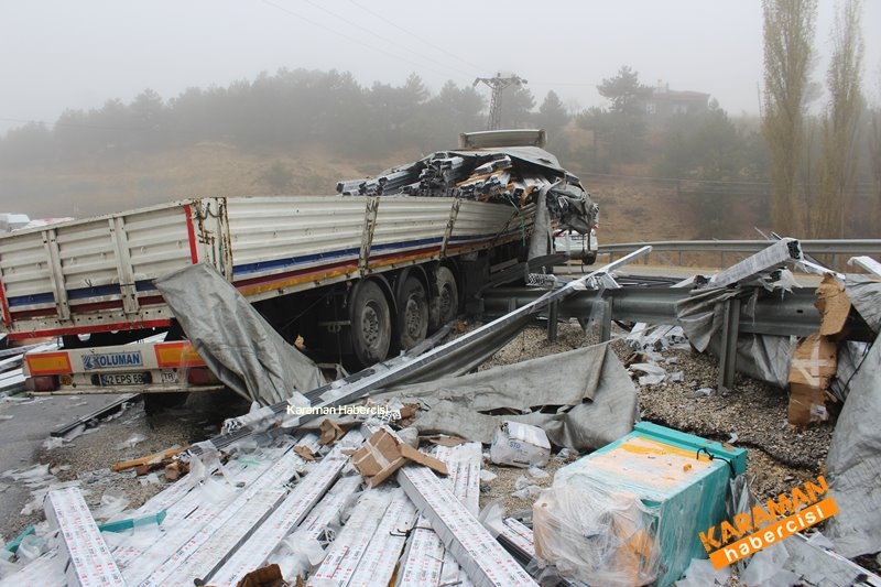 Karaman Mut Yolunda Tır Ters Döndü 11