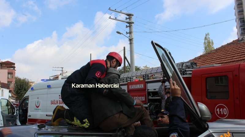 Yaşlı Adam Kaza Yaptığı Araçta Mahsur Kaldı Karaman Trafik Kazası 13