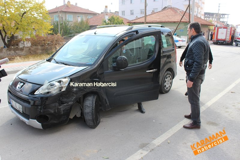 Yaşlı Adam Kaza Yaptığı Araçta Mahsur Kaldı Karaman Trafik Kazası 17