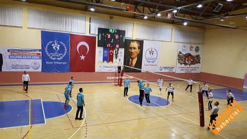 Karaman'da Öğretmenler Günü Voleybol Turnuvası Başladı 6