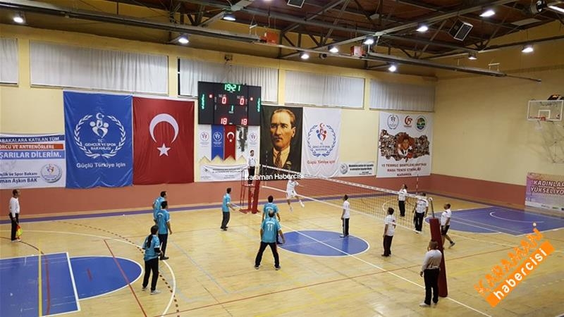 Karaman'da Öğretmenler Günü Voleybol Turnuvası Başladı 7