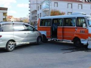 Karaman’da Otomobil İle Dolmuş Çarpıştı