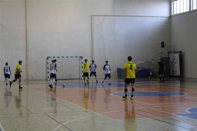 Okullar Arası Gençler Futsal Müsabakaları Başladı 13