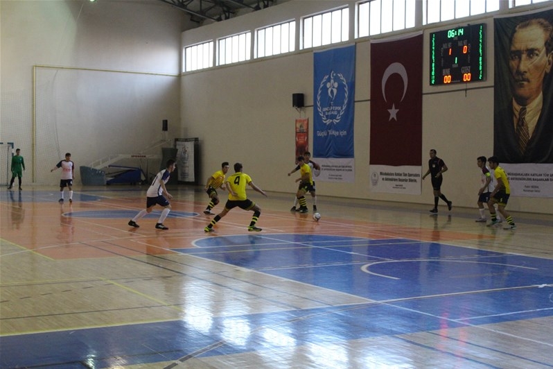 Okullar Arası Gençler Futsal Müsabakaları Başladı 15