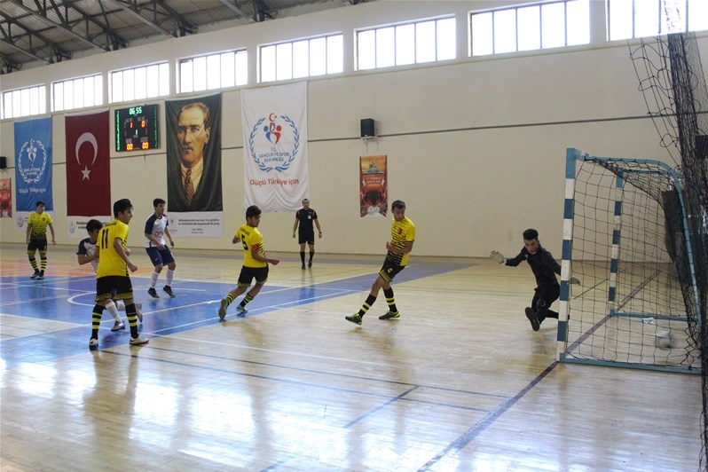 Okullar Arası Gençler Futsal Müsabakaları Başladı 17