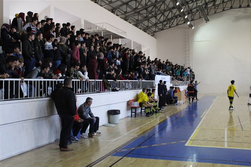 Okullar Arası Gençler Futsal Müsabakaları Başladı 18