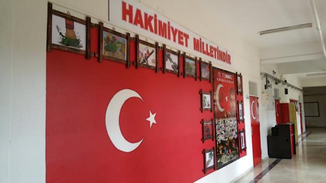 Karaman Mümine Hatun Ortaokulu Bayraklarla Donatıldı 3