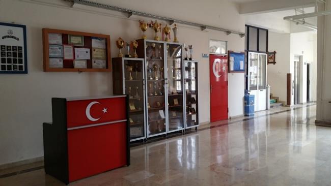 Karaman Mümine Hatun Ortaokulu Bayraklarla Donatıldı 5