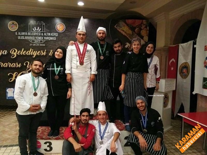KMÜ'lü Aşçılara Uluslararası Yarışmadan 12 Madalya 11