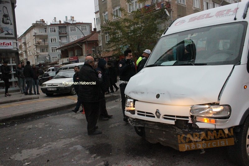 Karaman’da Okul Servisi İle Kamyonet Çarpıştı 10