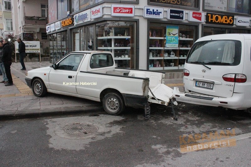 Karaman’da Okul Servisi İle Kamyonet Çarpıştı 7