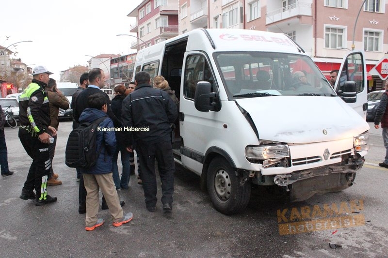 Karaman’da Okul Servisi İle Kamyonet Çarpıştı 9