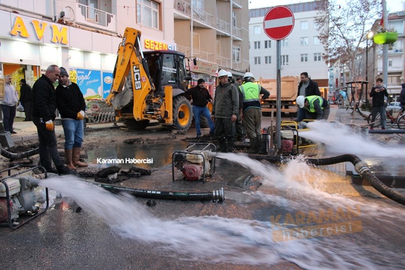 Karaman'da İçme Suyu Borusu Patladı 1