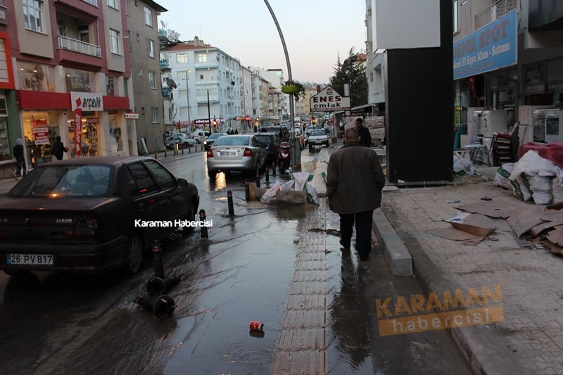 Karaman'da İçme Suyu Borusu Patladı 10