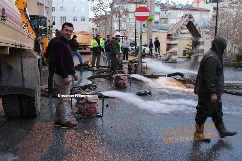 Karaman'da İçme Suyu Borusu Patladı 6