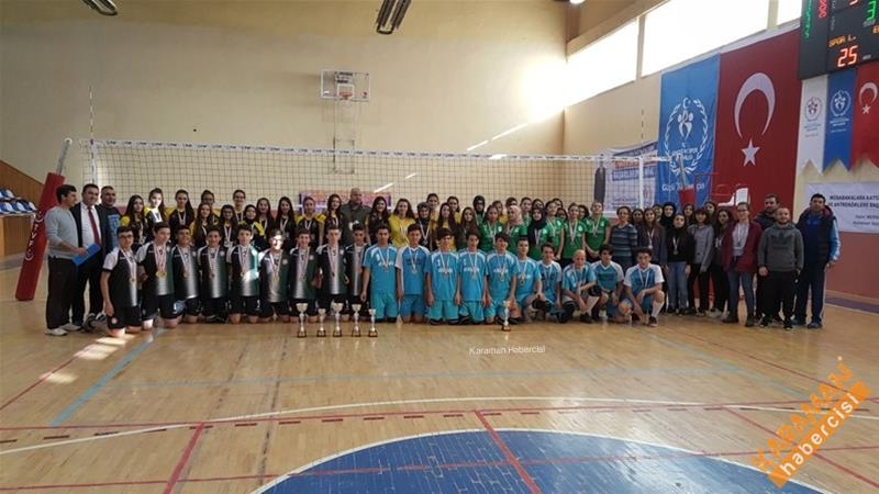 Okullar Arası Gençler (B) Voleybol Mesabakaları Sona Erdi